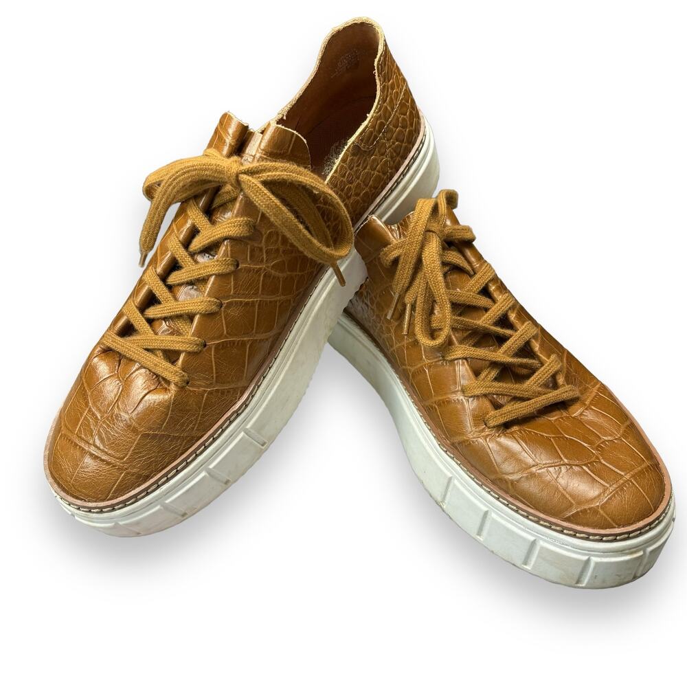 Women’s Vince Camuto Leather Sneakers Size 9.5